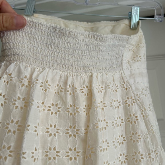 Beautiful Women’s American Eagle Strapless White Eyelet Top Size 8 Medium - Picture 5 of 6